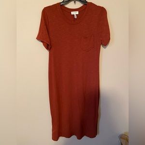 MIDI Teeshirt dress. Size medium, burnt orange color. NWOT